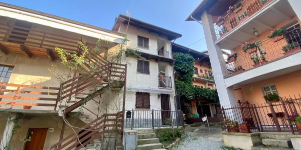 CASA SEMI INDIPENDENTE CON VISTA MONTAGNE