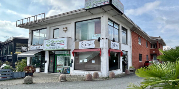 NEGOZIO CON LABORATORIO E VETRINE FRONTE STRADA