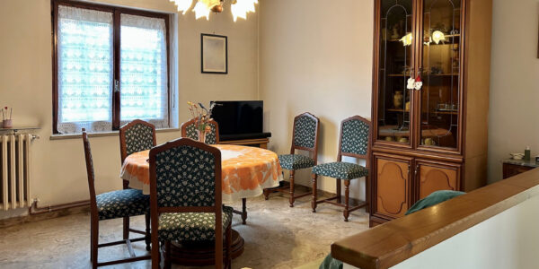 CASA BIFAMILIARE CON GIARDINO E AUTORIMESSE