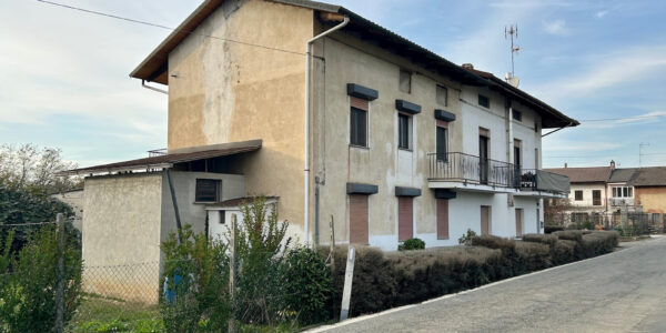 CASA BIFAMILIARE CON GIARDINO E AUTORIMESSE