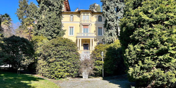 RAFFINATA VILLA D'EPOCA CON PISCINA E GIARDINO PRIVATO