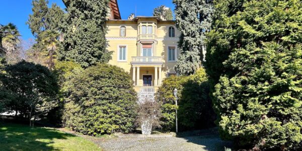RAFFINATA VILLA D'EPOCA CON PISCINA E GIARDINO PRIVATO