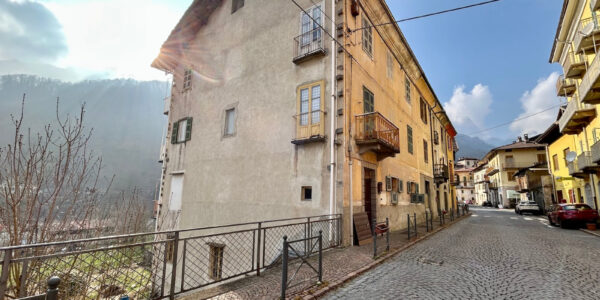 CASA STORICA CON GIARDINO IN VALLE CERVO