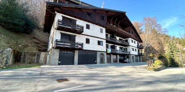 PANORAMICO E AMPIO ALLOGGIO NEL CUORE DELL' OASI ZEGNA