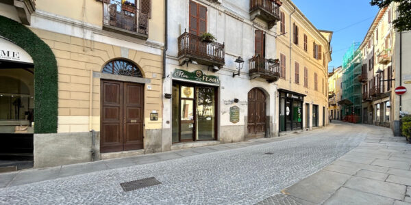 CARATTERISTICO NEGOZIO IN CENTRO CITTA'