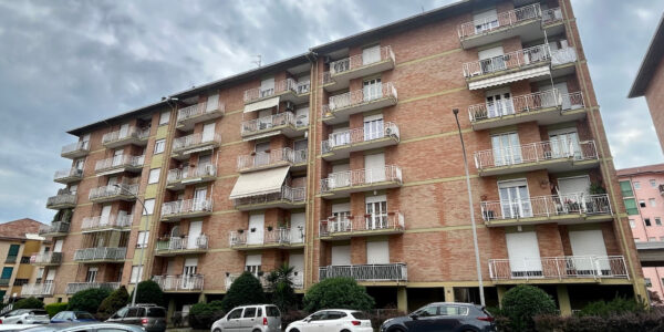 AMPIO APPARTAMENTO ARREDATO CON AUTORIMESSA