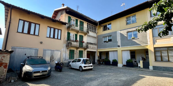APPARTAMENTO RISTRUTTURATO CON TERRAZZI VISTA MONTAGNE
