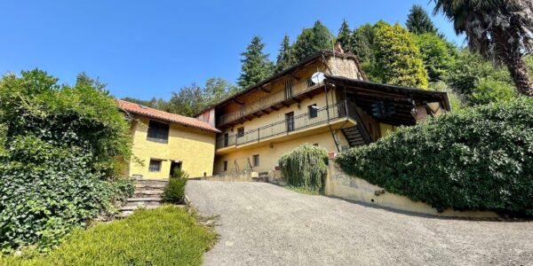 SUGGESTIVO CASCINALE IMMERSO NEL VERDE